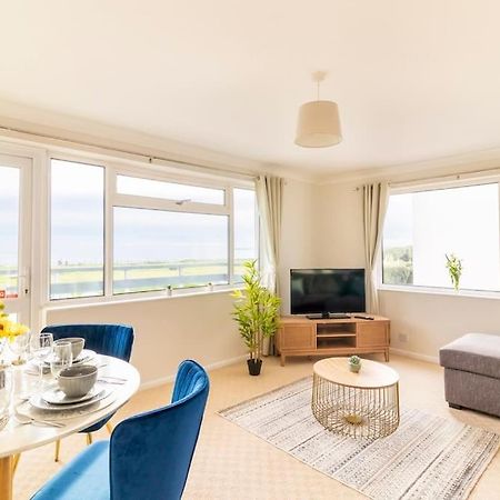 Incredible Sea View 2 Bedroom Beach Apartment Bournemouth Dış mekan fotoğraf