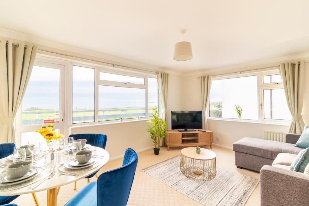 Incredible Sea View 2 Bedroom Beach Apartment Bournemouth Dış mekan fotoğraf