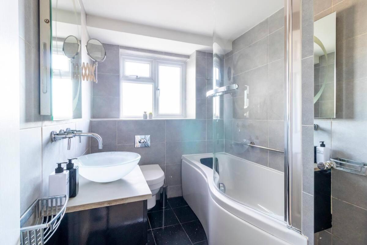 Incredible Sea View 2 Bedroom Beach Apartment Bournemouth Dış mekan fotoğraf